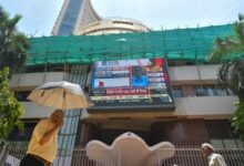 Stock market ends flat as investors remain cautious, NBFC stocks rally