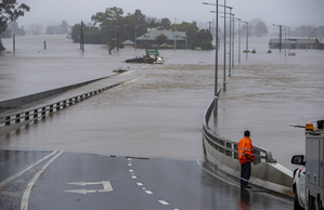 Flood warnings issued after tropical cyclone hits northwest Australia