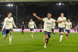 Alcaraz’s late winner gives Everton 2-1 victory at Palace