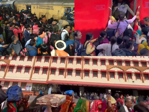 Crowded railway stations across nation amid Maha Kumbh rush; authorities struggle with devotees’ influx