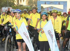 Union Minister Mansukh Mandaviya leads cycling event at Gateway of India