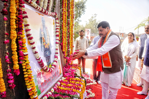 MP CM unveils former PM Vajpayee’s statue in Morena