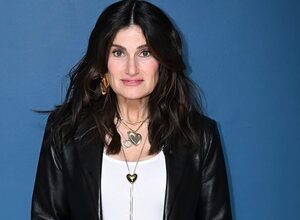 Idina Menzel reveals story behind her viral picture with Steven Spielberg