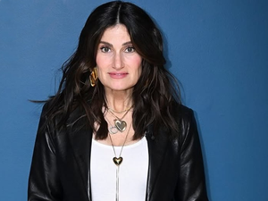 Idina Menzel reveals story behind her viral picture with Steven Spielberg