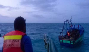 Sri Lankan Navy arrests 10 TN fishermen