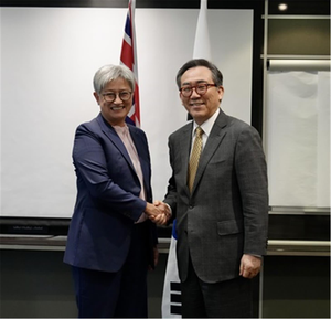 FM Cho discusses bilateral cooperation with British, Australian counterparts