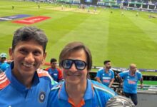 Vivek Oberoi bumps into this legendary cricketer during India-Pak contest