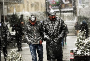 Heavy snowfall blocks 2,173 roads across 18 provinces in Turkiye