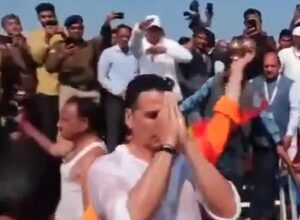 Akshay Kumar takes dip at Sangam, praises arrangements at Maha Kumbh