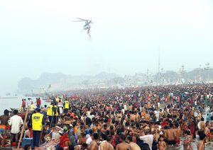 Maha Kumbh 2025: Rose petals showered on devotees marking last holy dip on Maha Shivratri