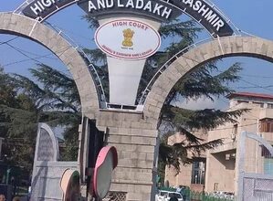 Mushrooming of toll plazas in J&K, Ladakh with sole aim of minting money, says J&K HC