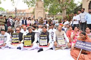 Congress stages ‘mock Assembly’ outside Vidha Sabha amid deadlock