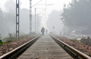 Kerala woman jumps in front of speeding train with two kids