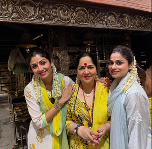 Shilpa Shetty visits temples in her native district, simplicity wins hearts