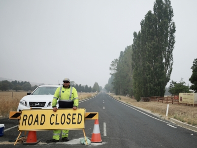 High risk bushfire warning issued for Tasmania on Australian west coast