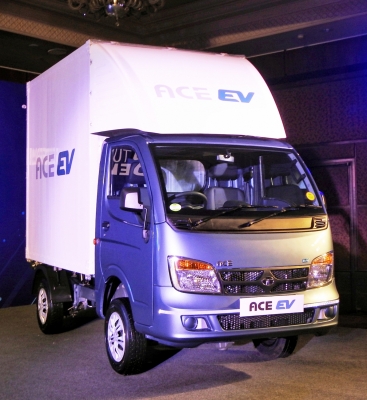 India’s commercial vehicle sales to speed up in FY2025-26: Report