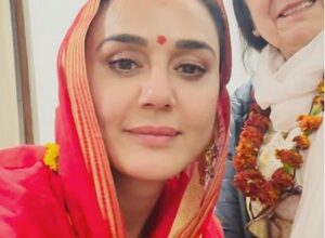 Preity Zinta takes on a religious trip from Prayagraj to Varanasi with her mom