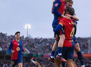 La Liga: FC Barcelona reclaim top position with four goal win over ten-man Real Sociedad