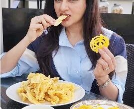 Bhagyashree enjoys a taste of Gujarat with Fafda and Jalebi