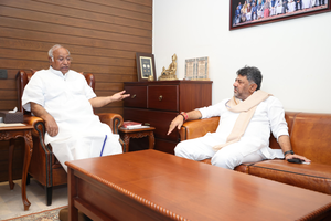 Amid K’taka Congress infighting, DK Shivakumar meets Mallikarjun Kharge