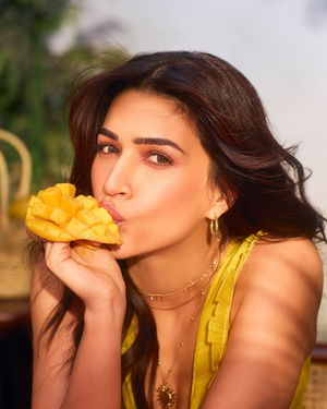 Kriti Sanon reveals her ‘favorite season is here’