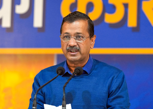 Kejriwal faces intense criticism for taking big cavalcade