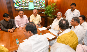 K’taka: BJP-JD (S) MLAs meet Siddaramaiah ahead of budget