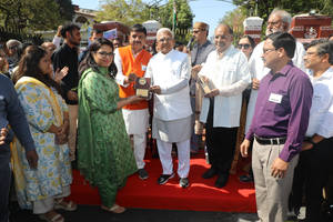 MP Governor Mangubhai Patel honours kin of organ donors