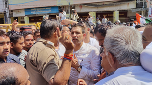 Half-a-dozen Cong workers injured as protest stage collapses in Bhopal