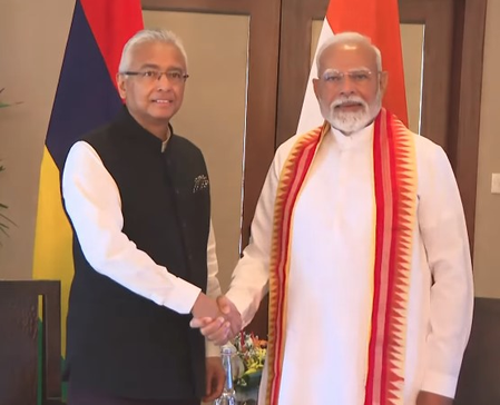 PM Modi meets Pravind Jugnauth, discusses strengthening bilateral ties