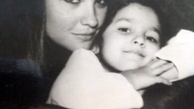 Pooja Bhatt holds toddler Alia Bhatt in her arms in this rare childhood photo