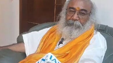 Acharya Pramod Krishnam seeks apology from Harshvardhan Sapkal for comparing Fadnavis with Aurangzeb