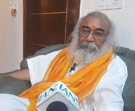 Acharya Pramod Krishnam seeks apology from Harshvardhan Sapkal for comparing Fadnavis with Aurangzeb