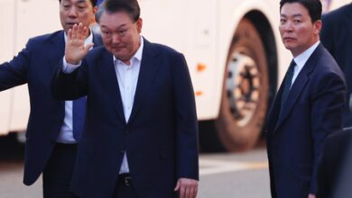 South Korean prosecutors seek arrest warrant for two presidential security officials over obstruction