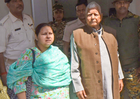 ED grills Lalu Prasad for four hours in land-for-jobs case (Ld)