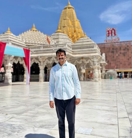 Ravi Prakash seeks blessings at Ambaji Mandir in Rajasthan