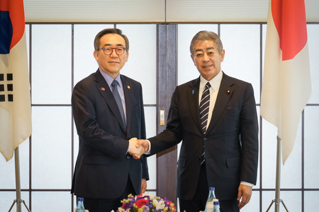 Top diplomats of South Korea, Japan agree to continue exchanges amid improved ties