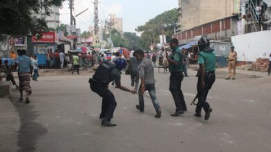 Bangladesh: Thousands of workers block highway amid factory closure, non-payment of dues