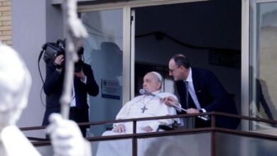 Pope Francis appears at hospital window to render blessing, discharged