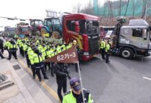 South Korea: Anti-Yoon farmers stage rally with tractor-laden trucks