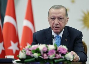 Turkish President supports Syrian interim leader amid sectarian violence