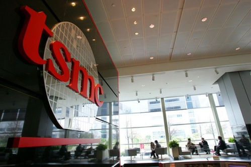 TSMC will invest 0 bn to build chip manufacturing facilities in US: Trump