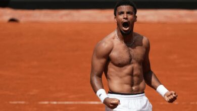 French Open: Fils defies injury to win five-set epic, Zverev advances (Ld)