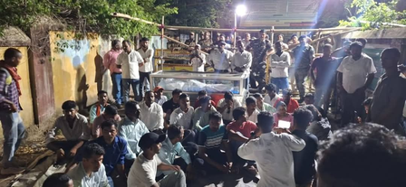 Jharkhand Panchayat Sevak’s suicide triggers massive protest outside Giridih block office Jharkhand Panchayat Sevak’s suicide triggers massive protest outside Giridih block office