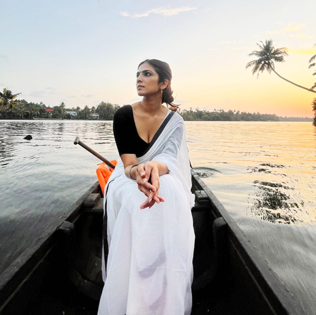 Prabhas was a fantastic conversationalist, says Malavika Mohanan Prabhas was a fantastic conversationalist, says Malavika Mohanan