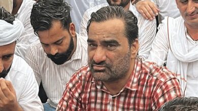 Rajasthan: Hanuman Beniwal stages dharna in rain over doctor’s suicide case