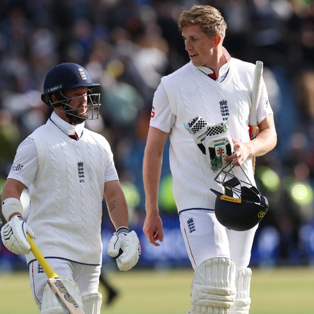 1st Test: England need 350 more runs for victory on final day after reaching 21/0 at stumps 1st Test: England need 350 more runs for victory on final day after reaching 21/0 at stumps