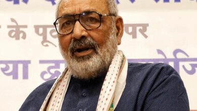 Jharkhand needs ‘third war of independence’ to liberate ‘Bangladeshi Jamai Tola’: Giriraj Singh