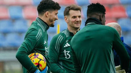 Tom Heaton extends Man Utd stay till 2026 Tom Heaton extends Man Utd stay till 2026