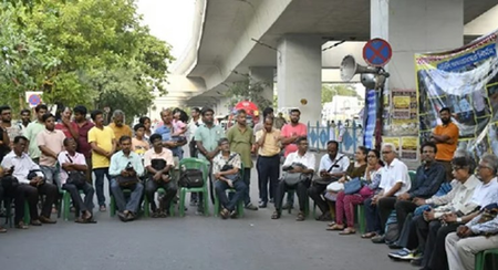 WBSSC job case: ‘Untainted’ teachers approach Calcutta HC accusing Bengal Police of harassing them defying court order WBSSC job case: ‘Untainted’ teachers approach Calcutta HC accusing Bengal Police of harassing them defying court order